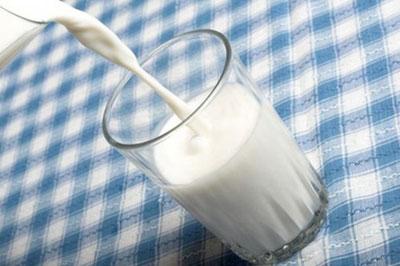 Совместимость молока и алкоголя