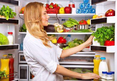 Свежие продукты в холодильнике