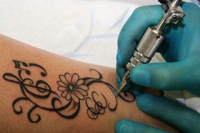 Как делают татуировки
